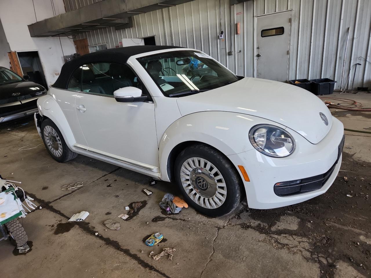 2013 Volkswagen Beetle - Фото 4