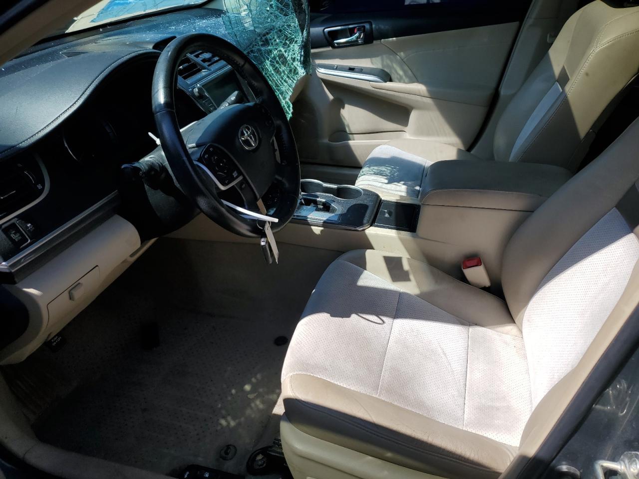 2014 Toyota Camry Hybrid - Image 7