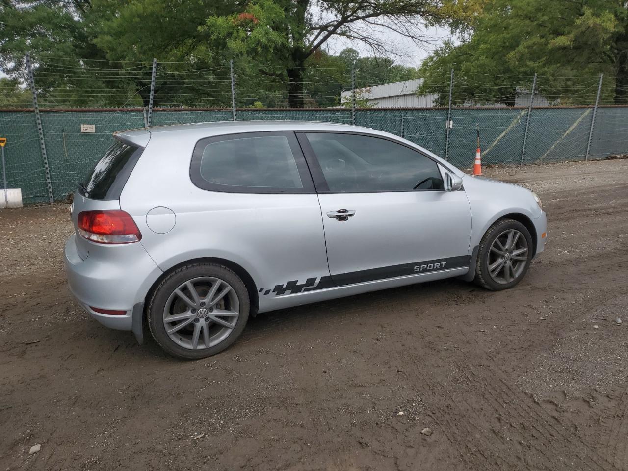 2011 Volkswagen Golf - Image 3