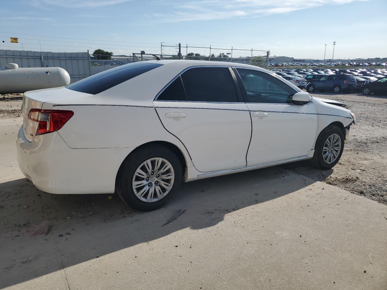 2014 Toyota Camry L - Фото 3