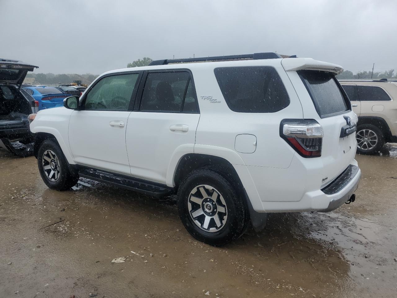 2021 Toyota 4Runner Sr5/Sr5 Premium - Image 2