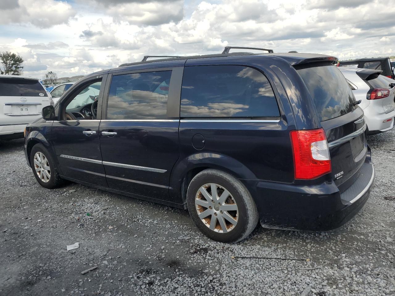 2011 Chrysler Town & Country Touring L - Image 2