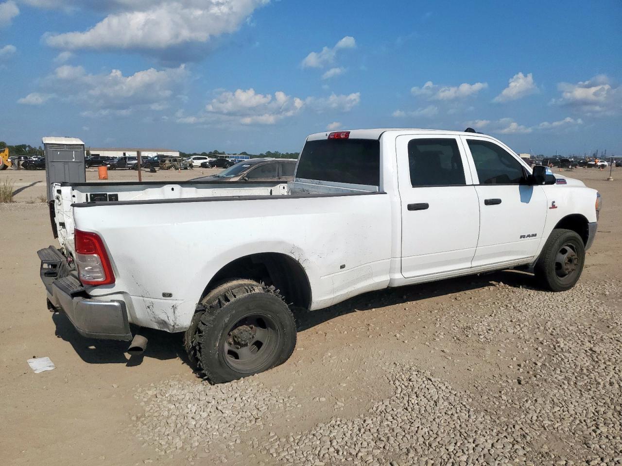 2022 Ram 3500 Tradesman - Фото 3