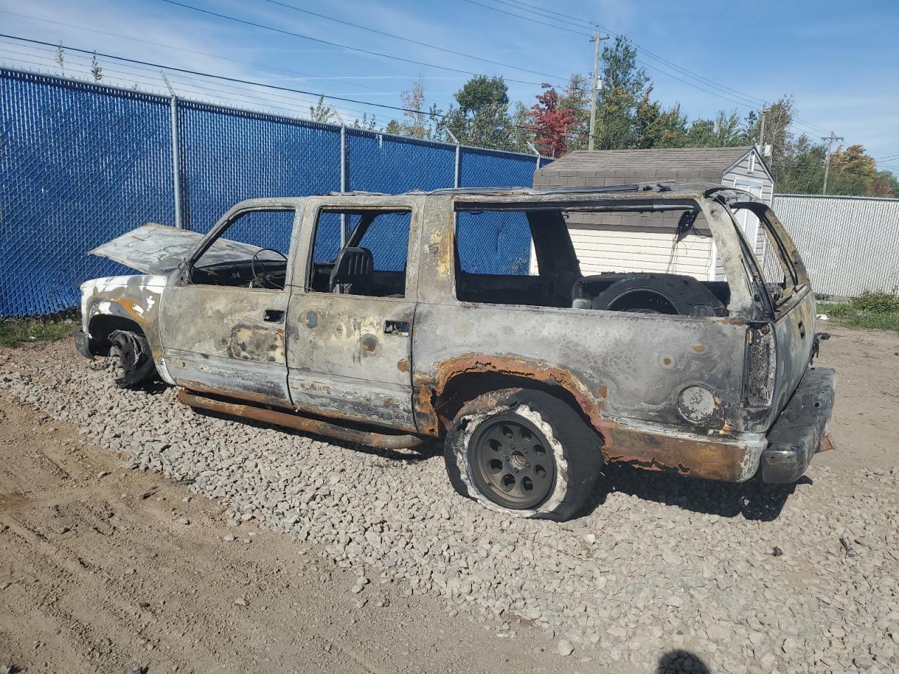 1993 Chev Suburban C1500 - Image 2