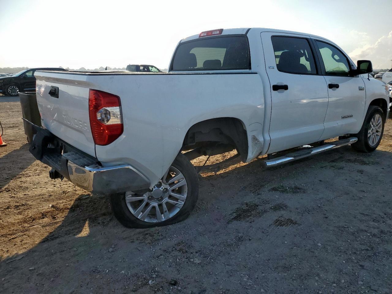 2014 Toyota Tundra Crewmax Sr5 - Image 3