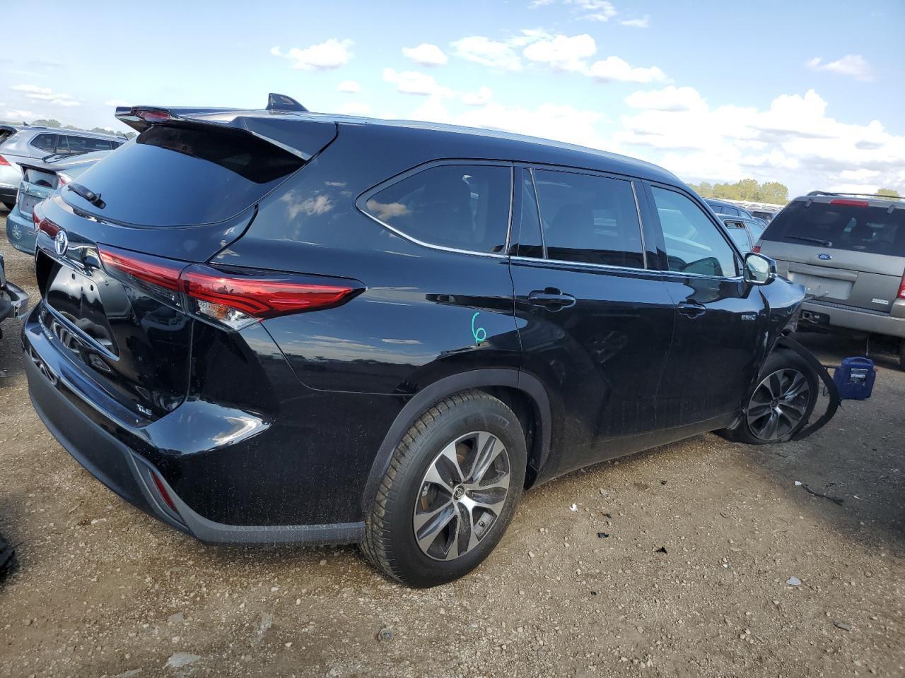 2021 Toyota Highlander Hybrid Xle - Image 3