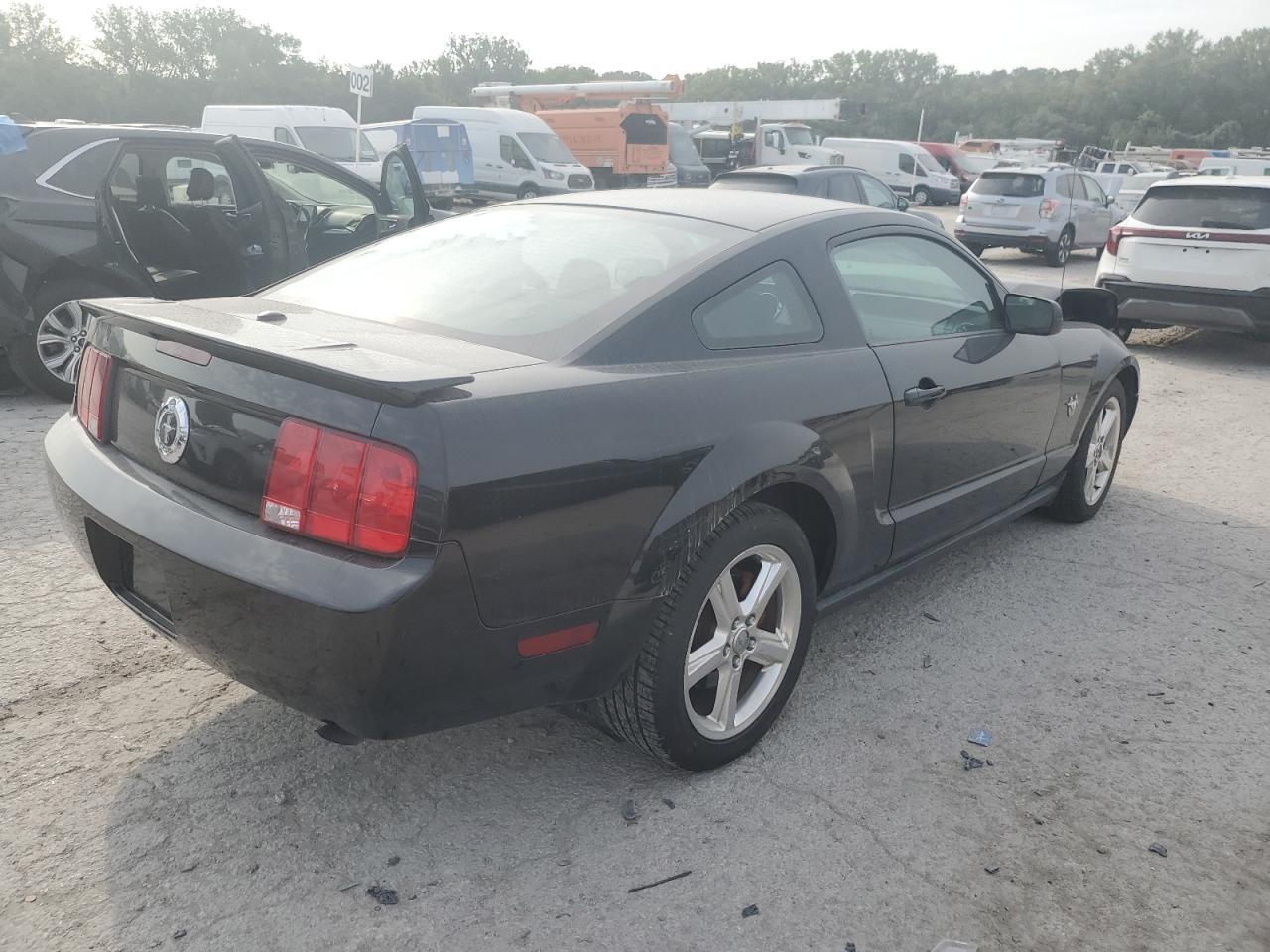 2009 Ford Mustang - Фото 3