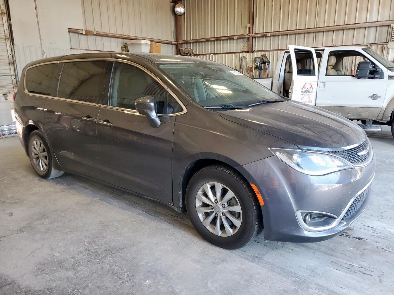 2018 Chrysler Pacifica Touring Plus - Фото 4