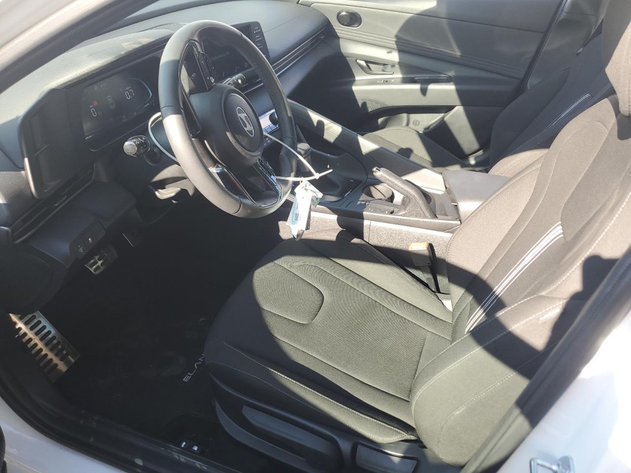 2025 Hyundai Elantra Sel Sport - Image 7