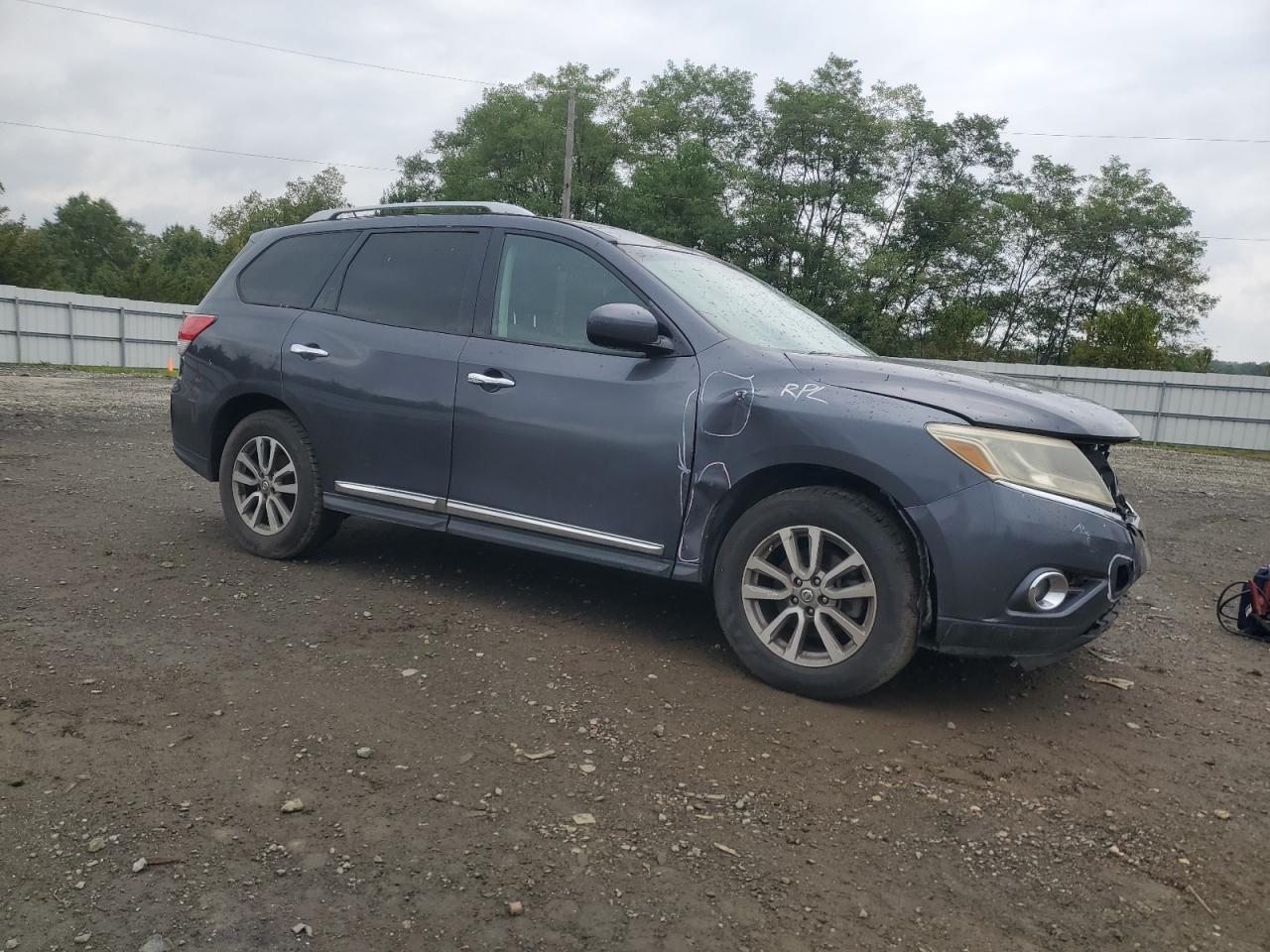 2014 Nissan Pathfinder S - Image 4
