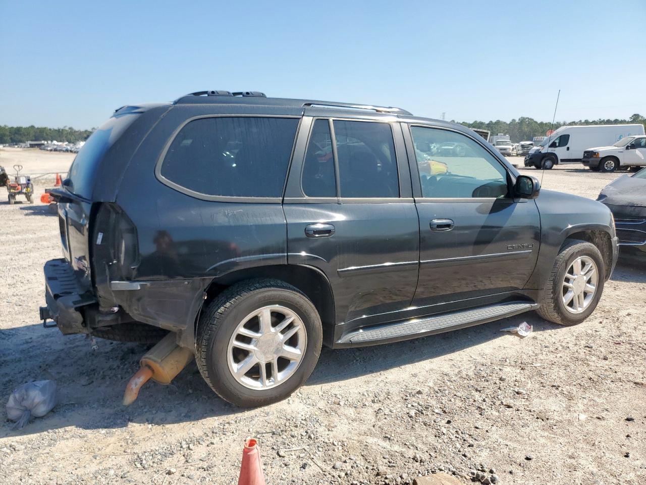 2008 GMC Envoy Denali - Image 3