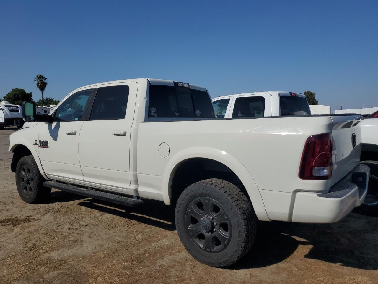 2016 Ram 3500 Laramie - Фото 2