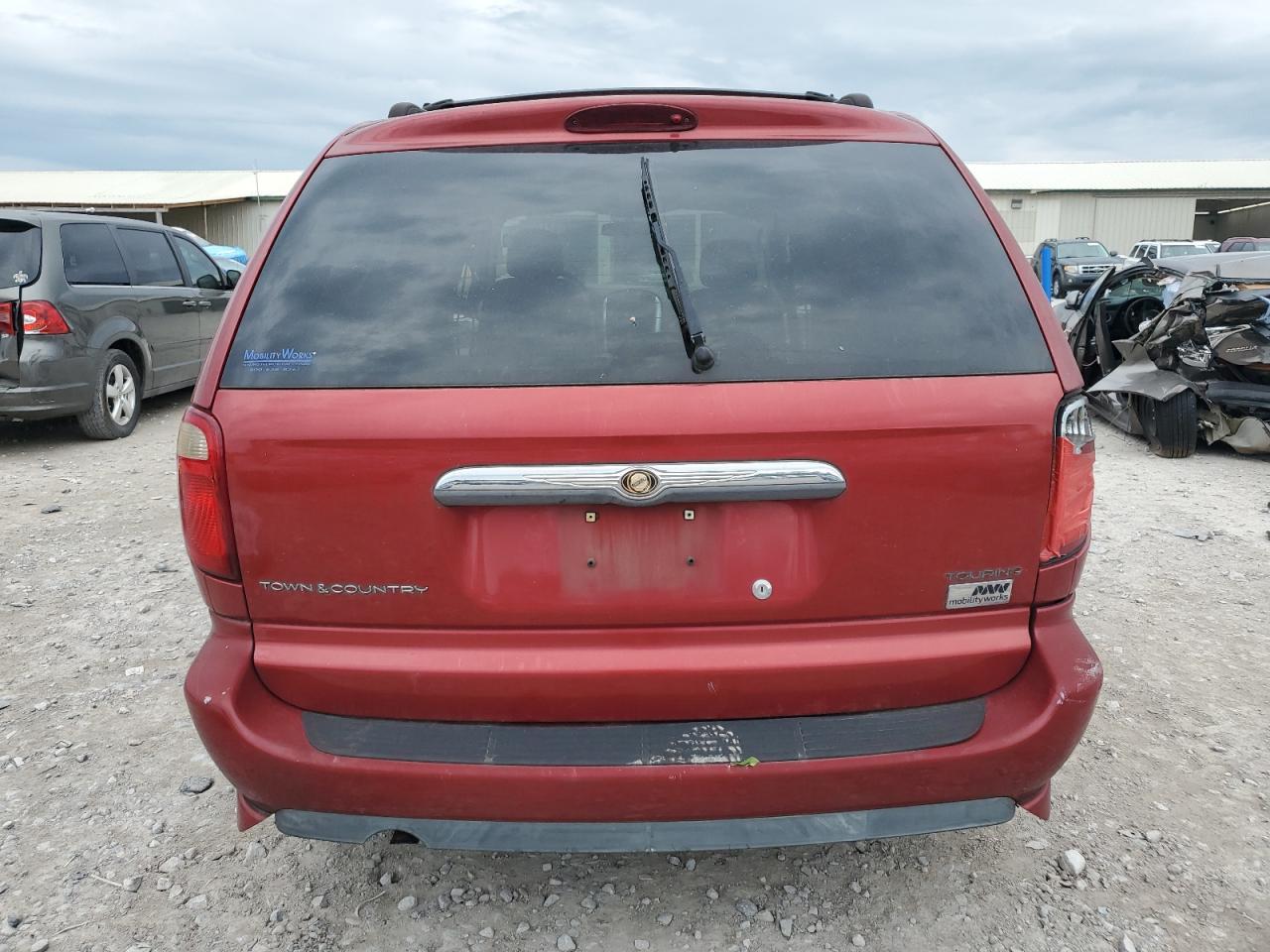 2006 Chrysler Town & Country Touring - Image 6