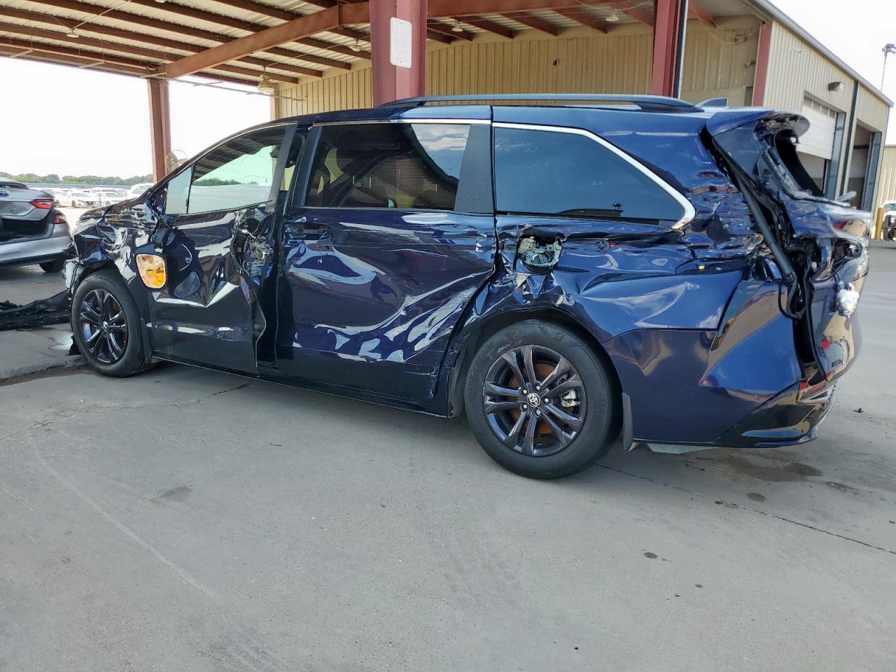 2024 Toyota Sienna Xse - Фото 2