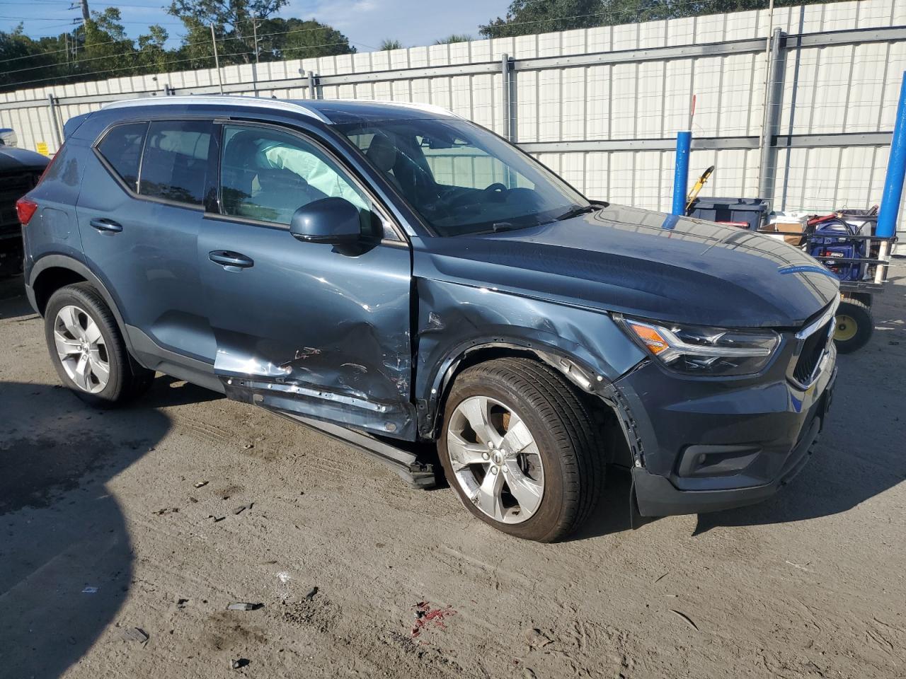 2021 Volvo Xc40 T4 Momentum - Фото 4