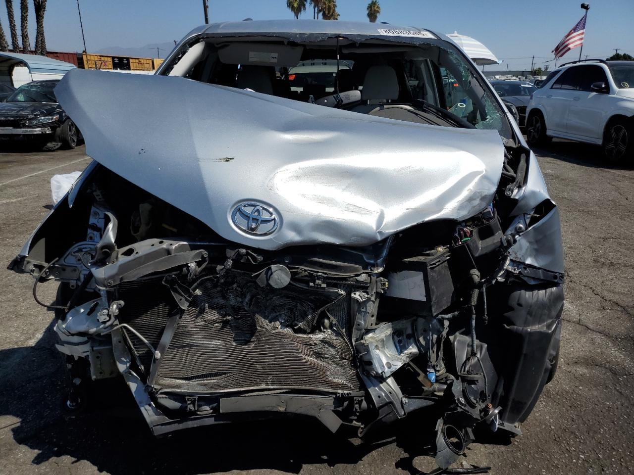 2014 Toyota Sienna Le - Image 5