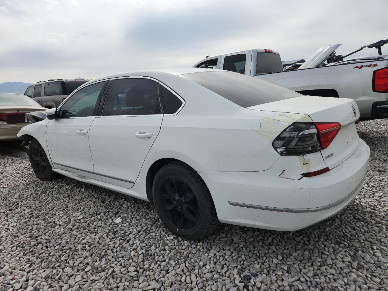 2016 Volkswagen Passat S - Фото 2