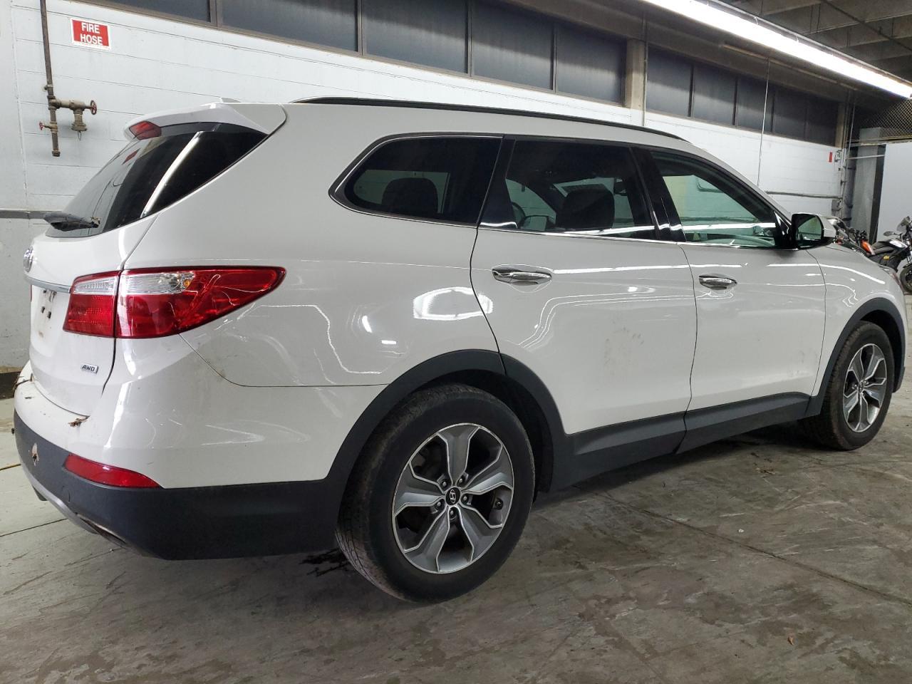 2016 Hyundai Santa Fe Se - Image 3