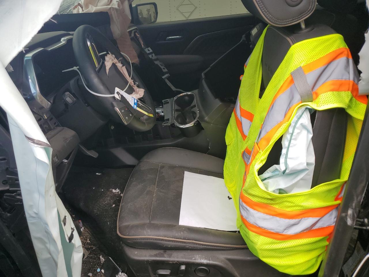 2025 GMC Canyon Denali - Image 7