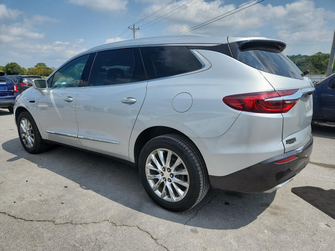 2019 Buick Enclave Essence - Image 2