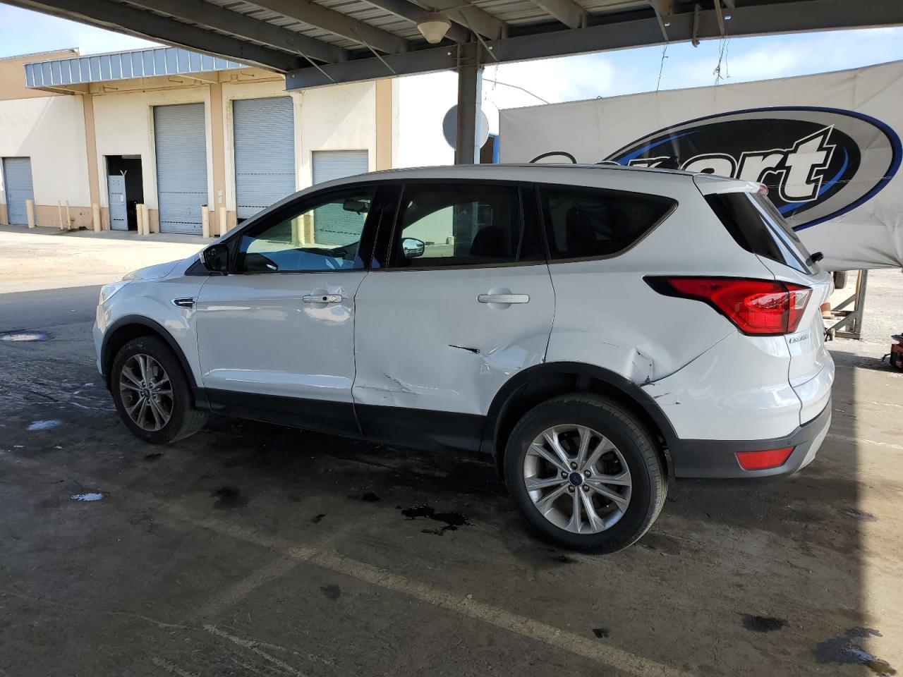 2019 Ford Escape Se - Фото 2