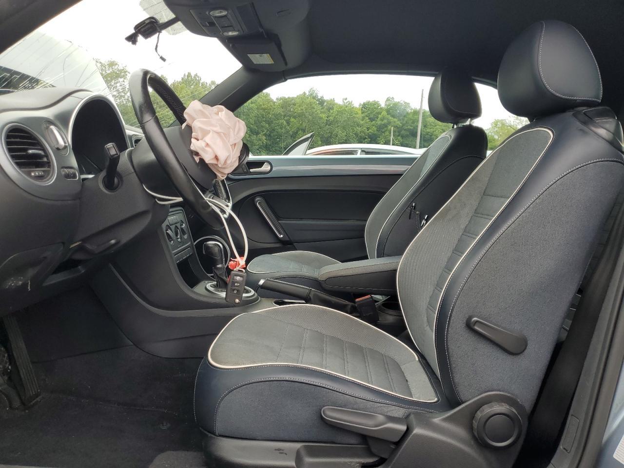 2016 Volkswagen Beetle S/Se - Image 7