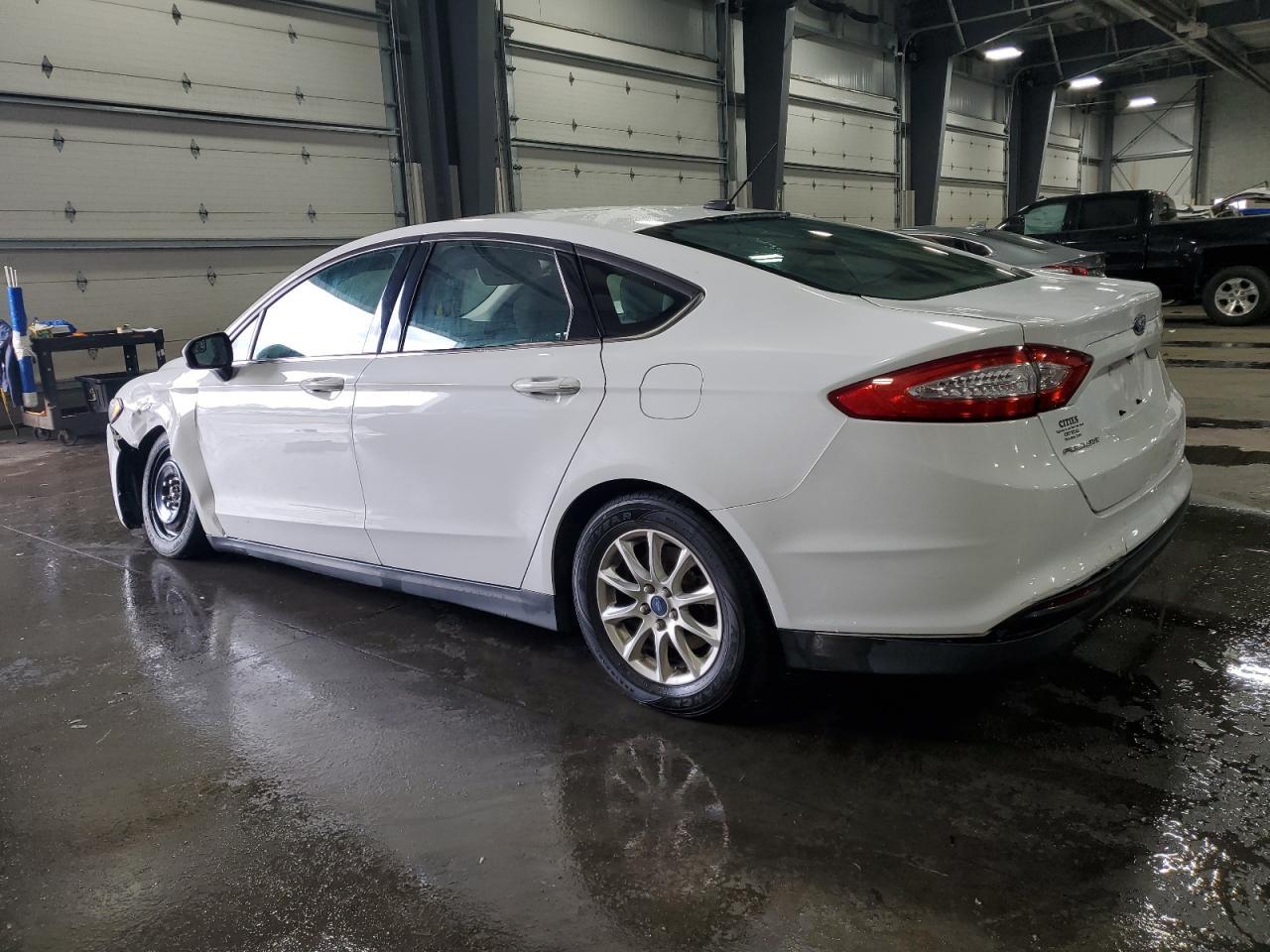 2015 Ford Fusion S - Фото 2