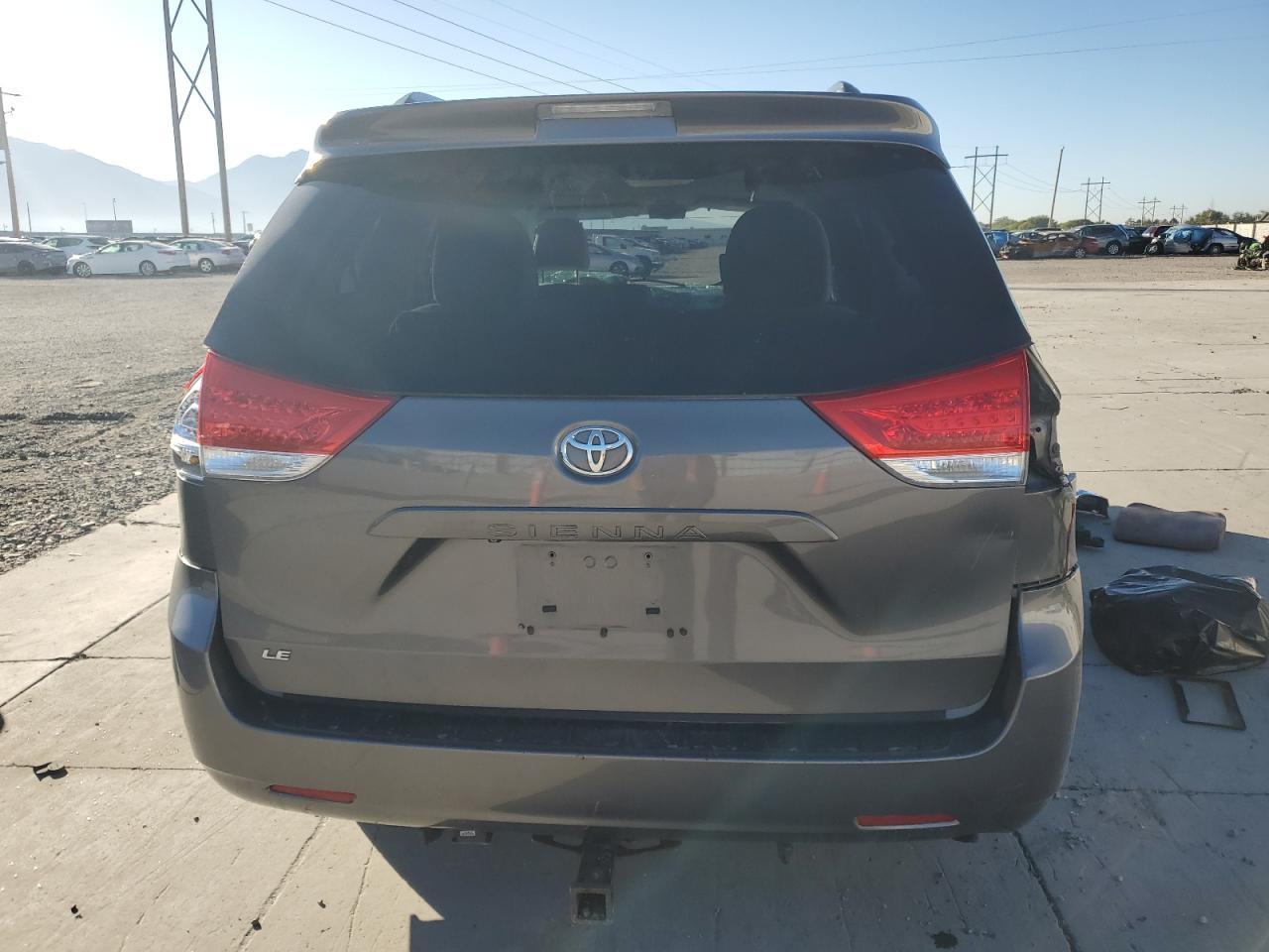 2011 Toyota Sienna - Image 6