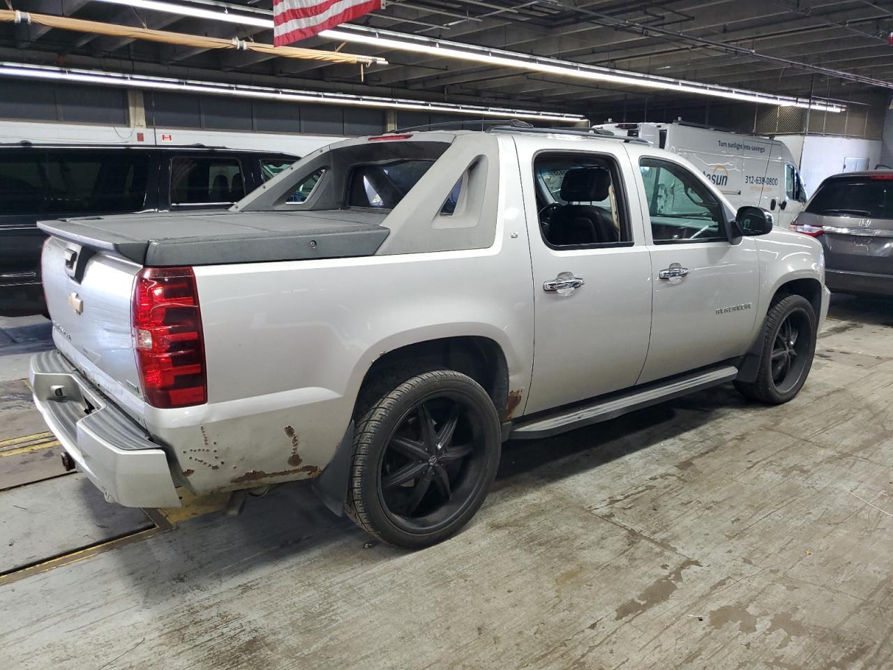 2011 Chevrolet Avalanche Lt - Фото 3