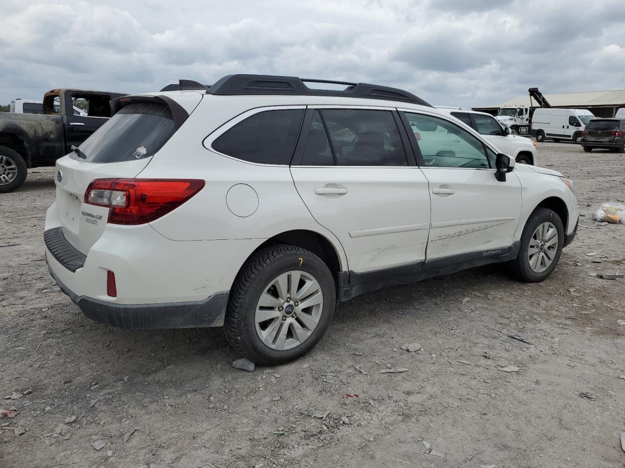 2017 Subaru Outback 2.5I Premium - Image 3