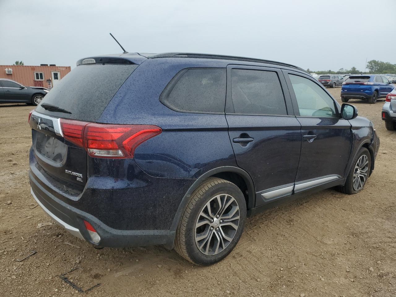 2016 Mitsubishi Outlander Se - Фото 3