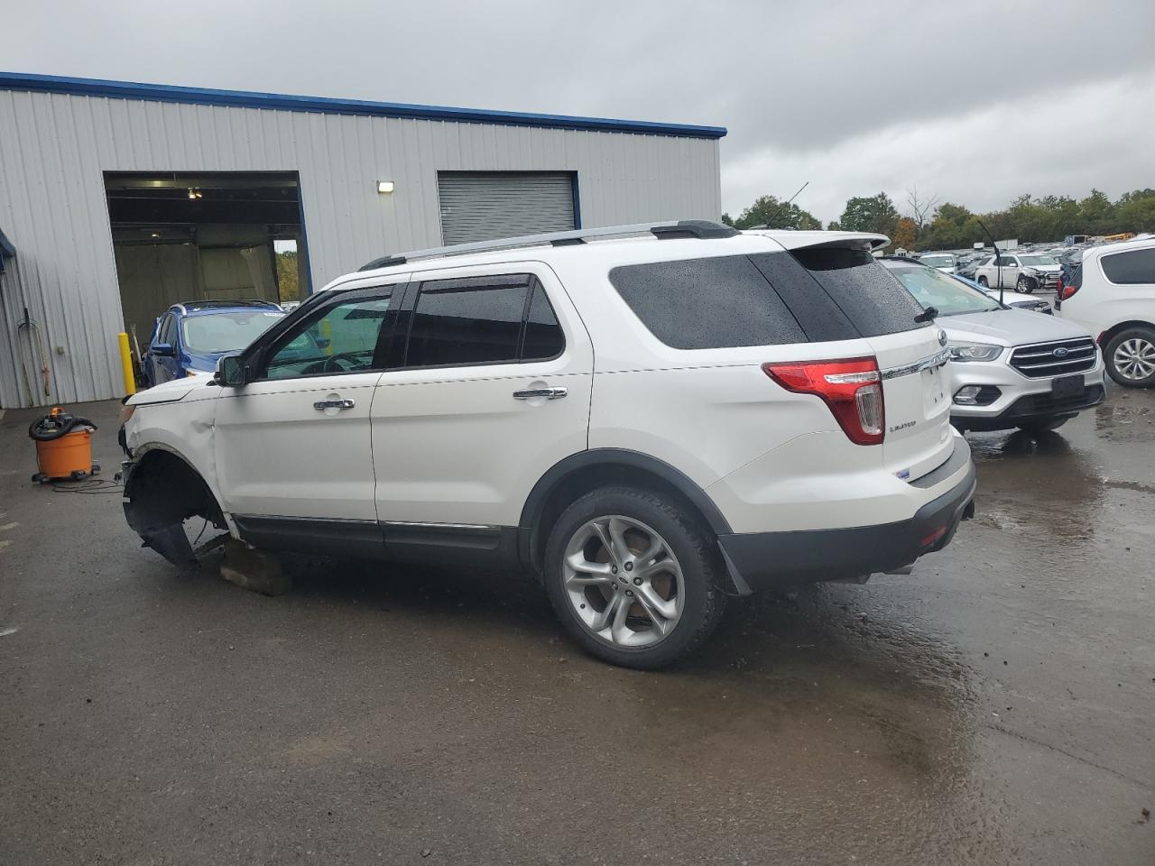 2014 Ford Explorer Limited - Image 2