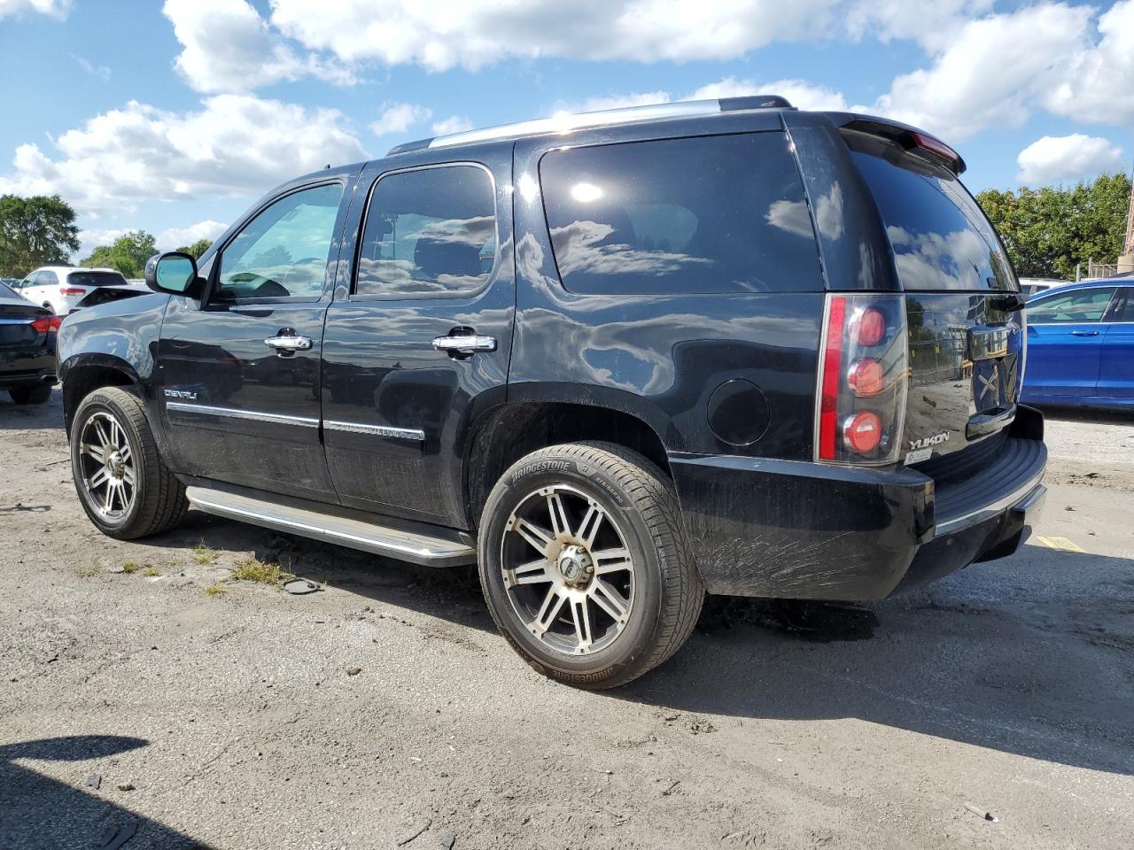 2014 GMC Yukon Denali - Фото 2