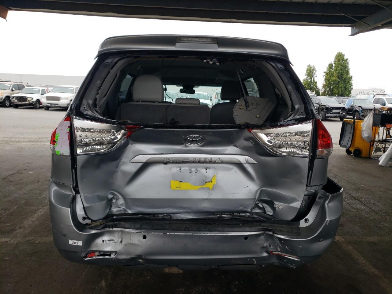 2014 Toyota Sienna Xle - Фото 6