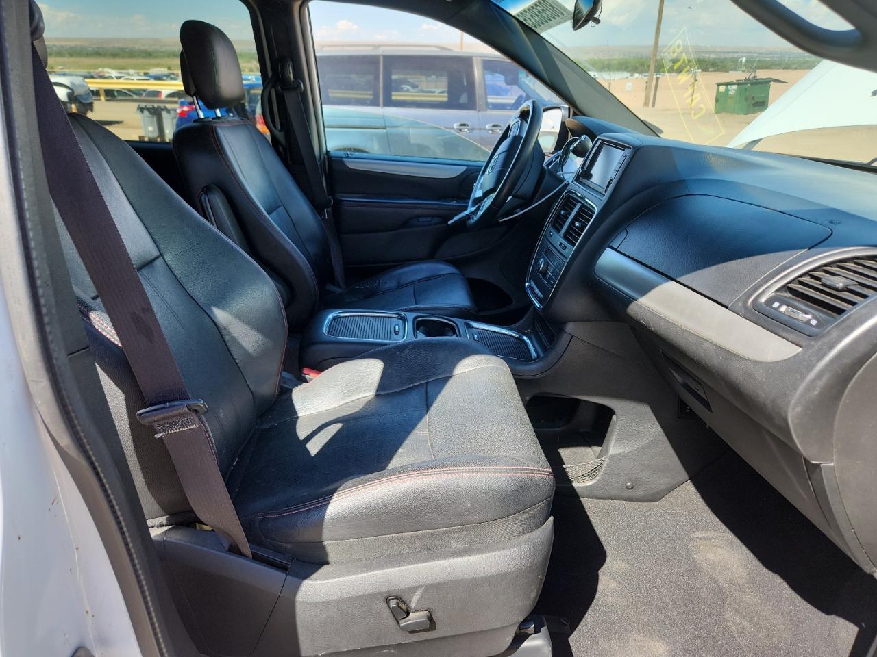 2016 Dodge Grand Caravan R/T - Image 7