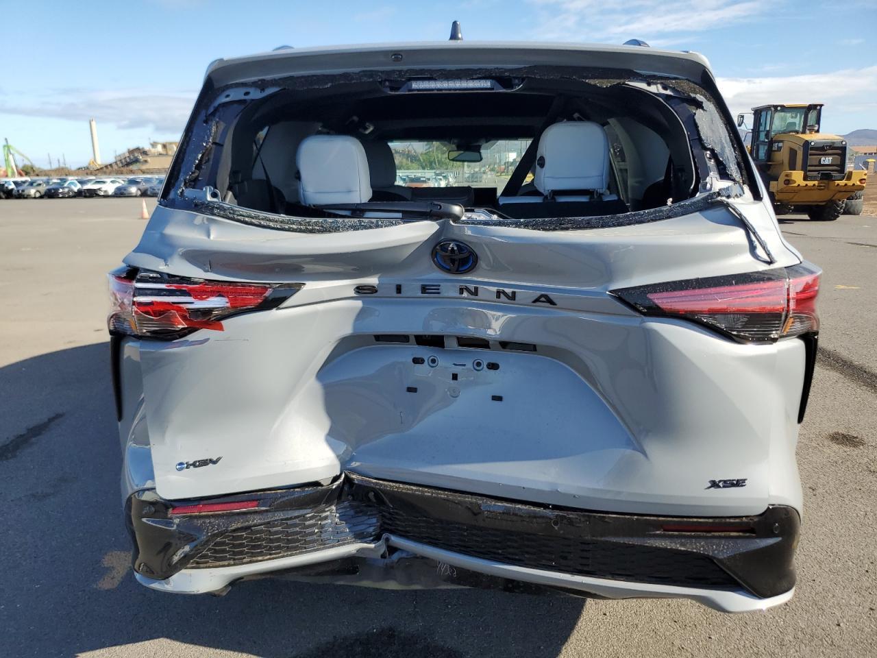 2025 Toyota Sienna Xse - Image 6