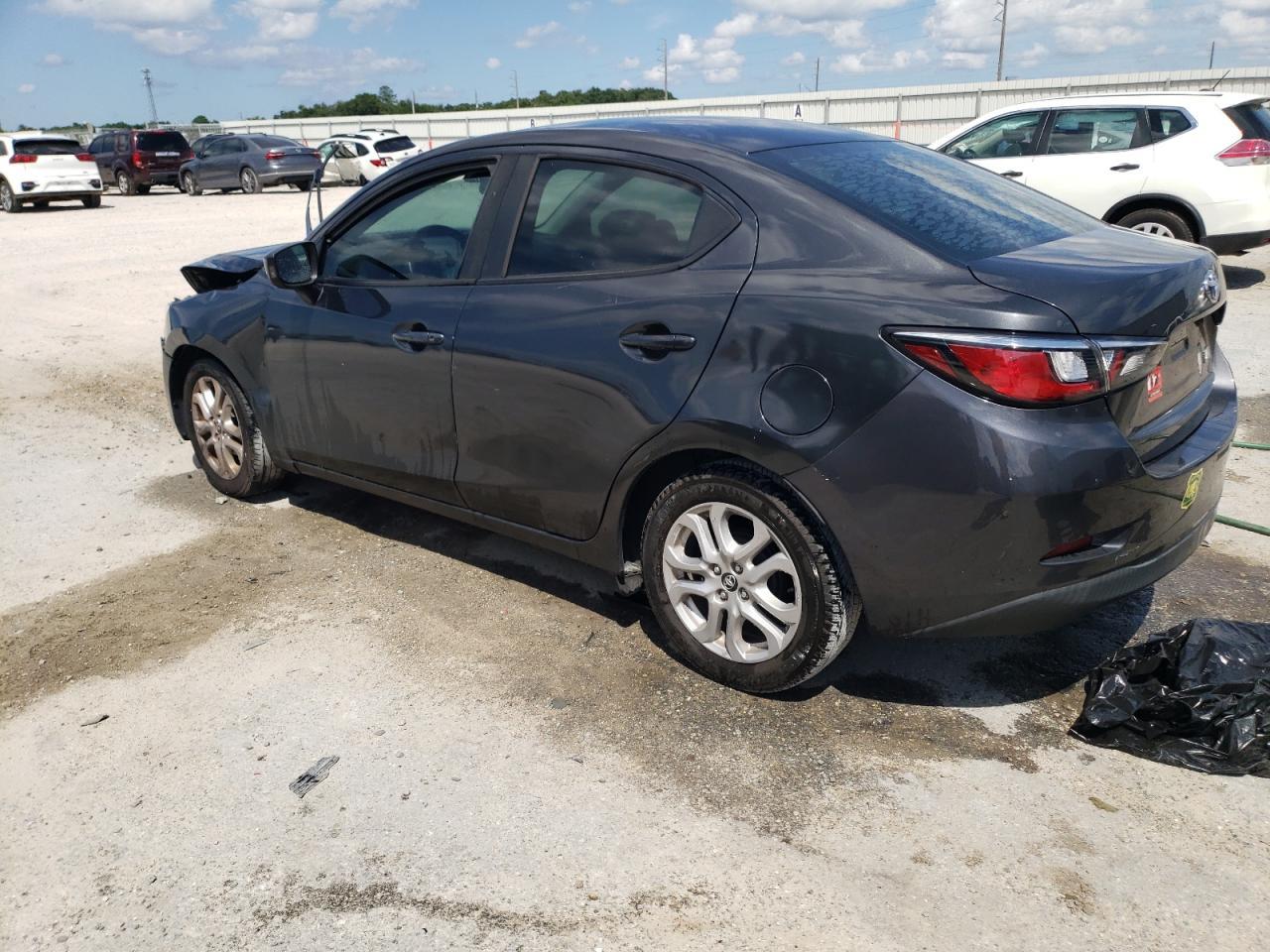 2017 Toyota Yaris Ia - Фото 2