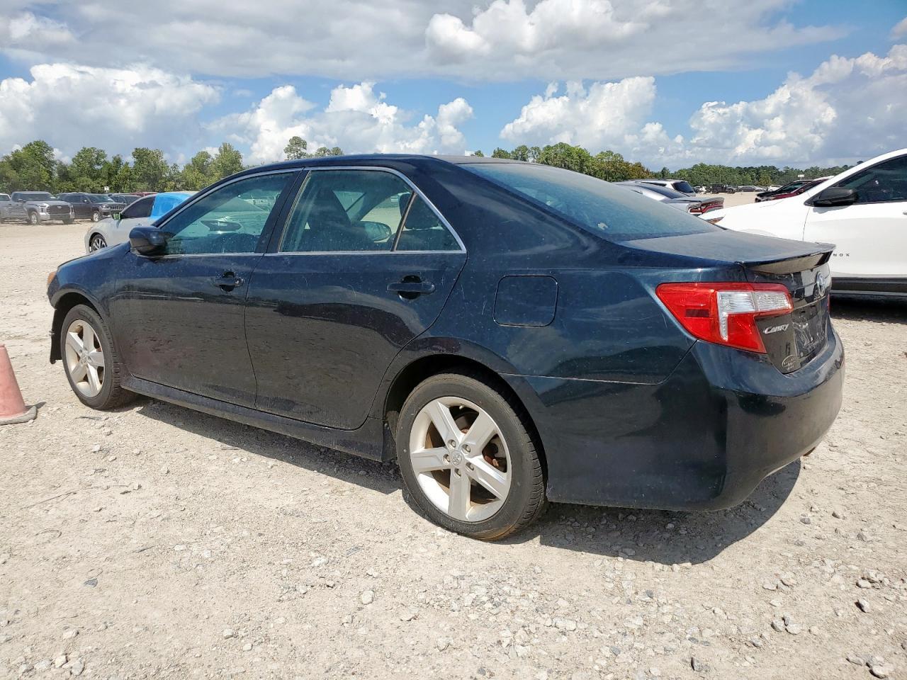 2014 Toyota Camry L - Image 2