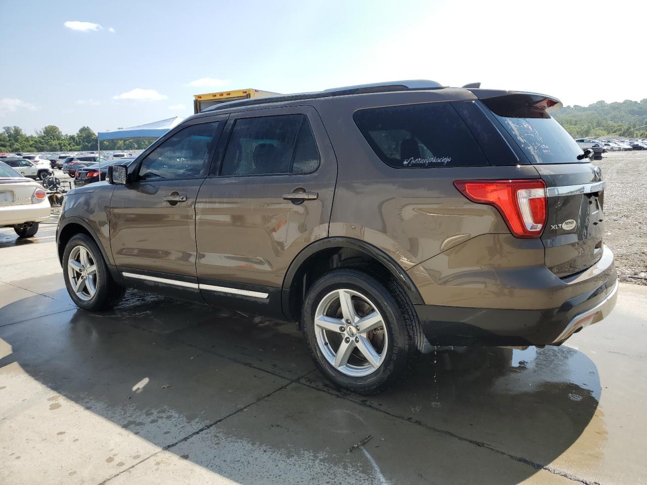 2016 Ford Explorer Xlt - Image 2