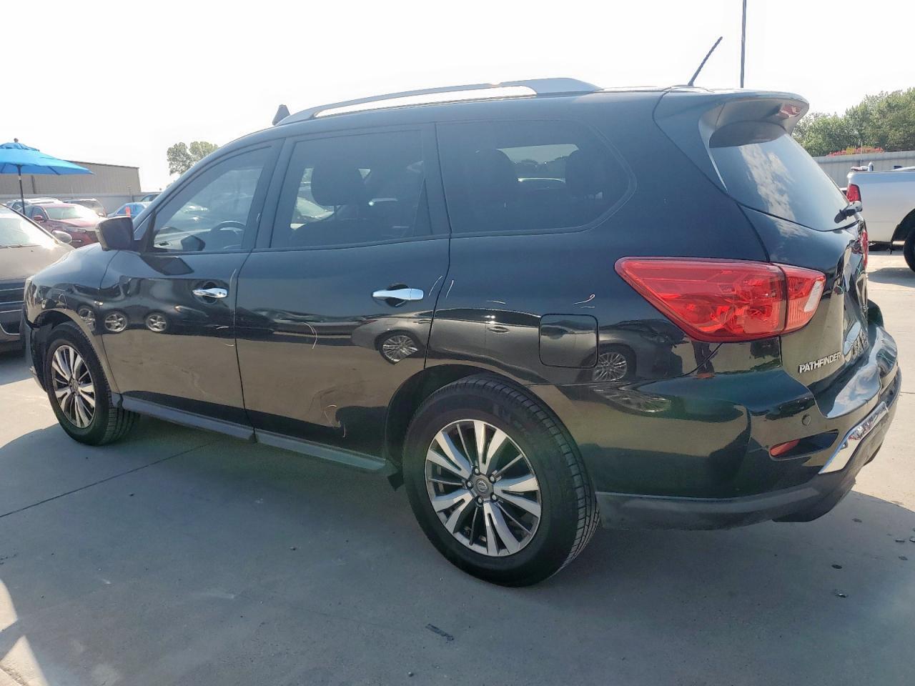 2018 Nissan Pathfinder S - Image 2