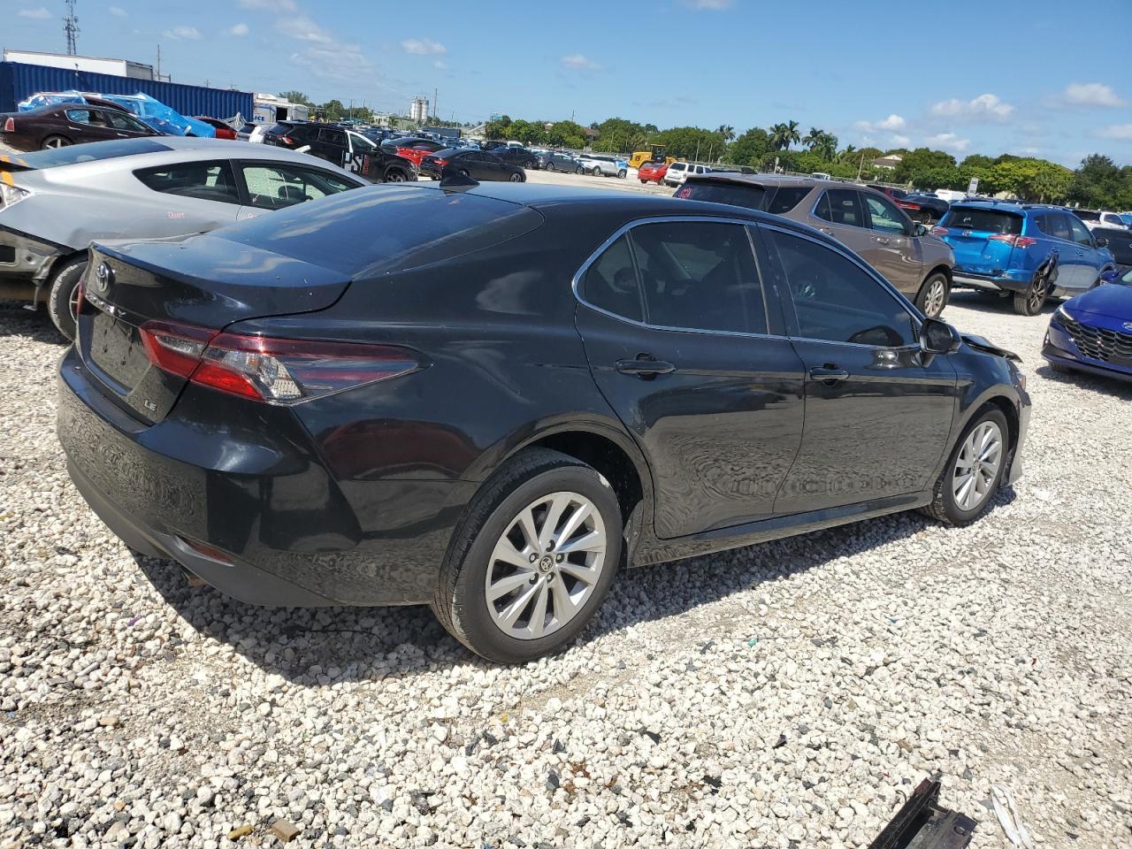 2023 Toyota Camry Le - Фото 3