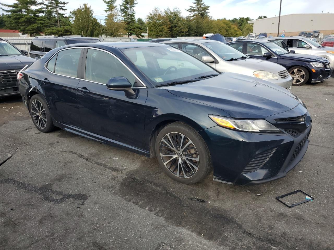 2020 Toyota Camry Se - Фото 4