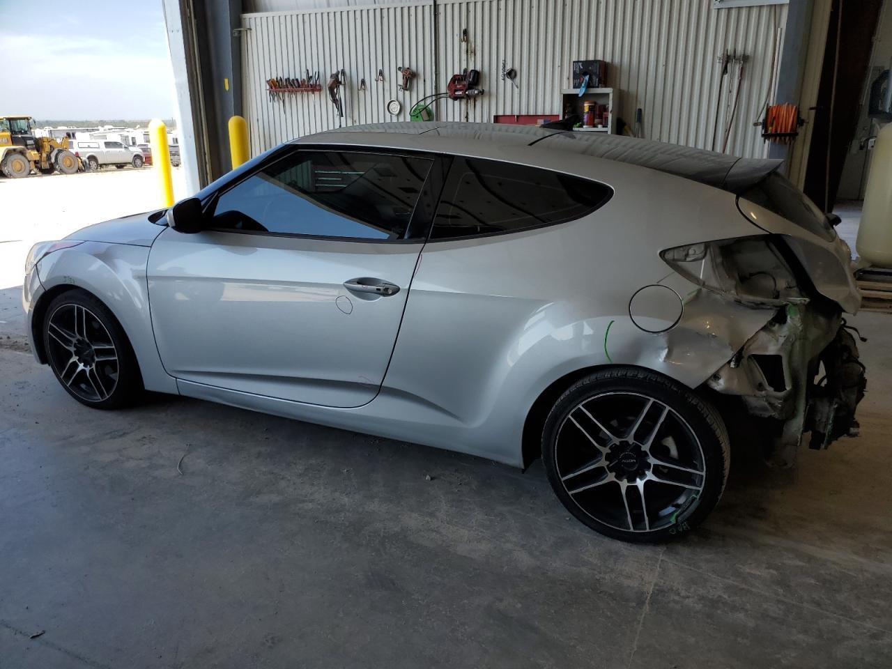 2013 Hyundai Veloster - Фото 2