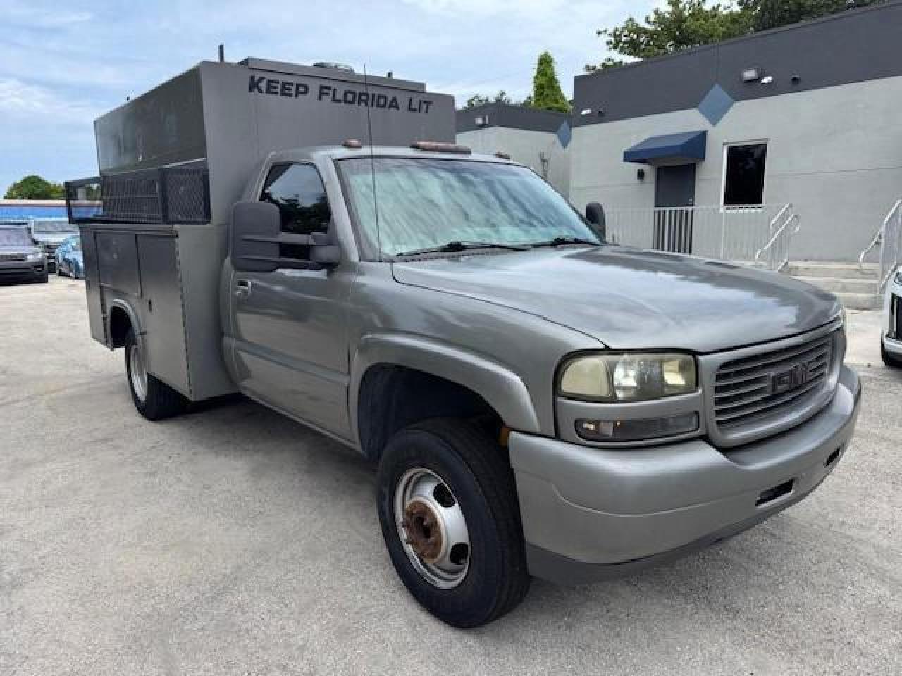 2001 GMC New Sierra C3500 - Image 4