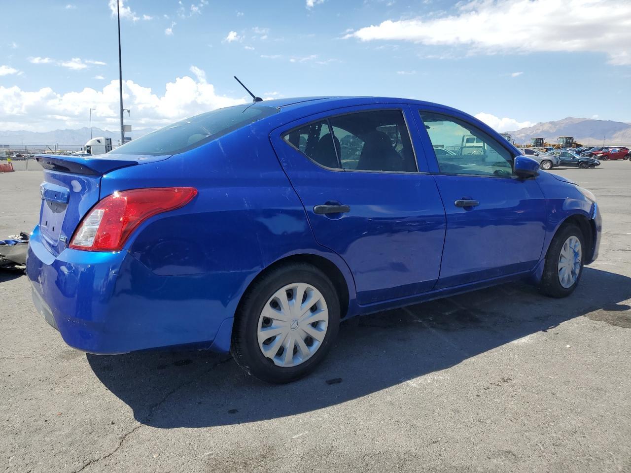 2016 Nissan Versa S - Image 3