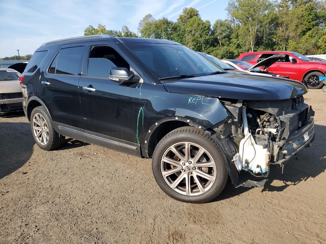 2017 Ford Explorer Limited - Image 4