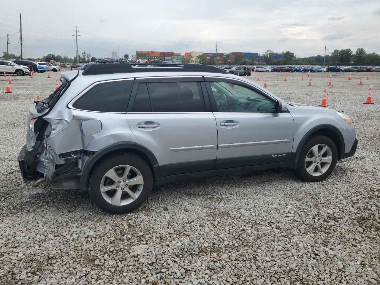 2013 Subaru Outback 3.6R Limited - Image 3