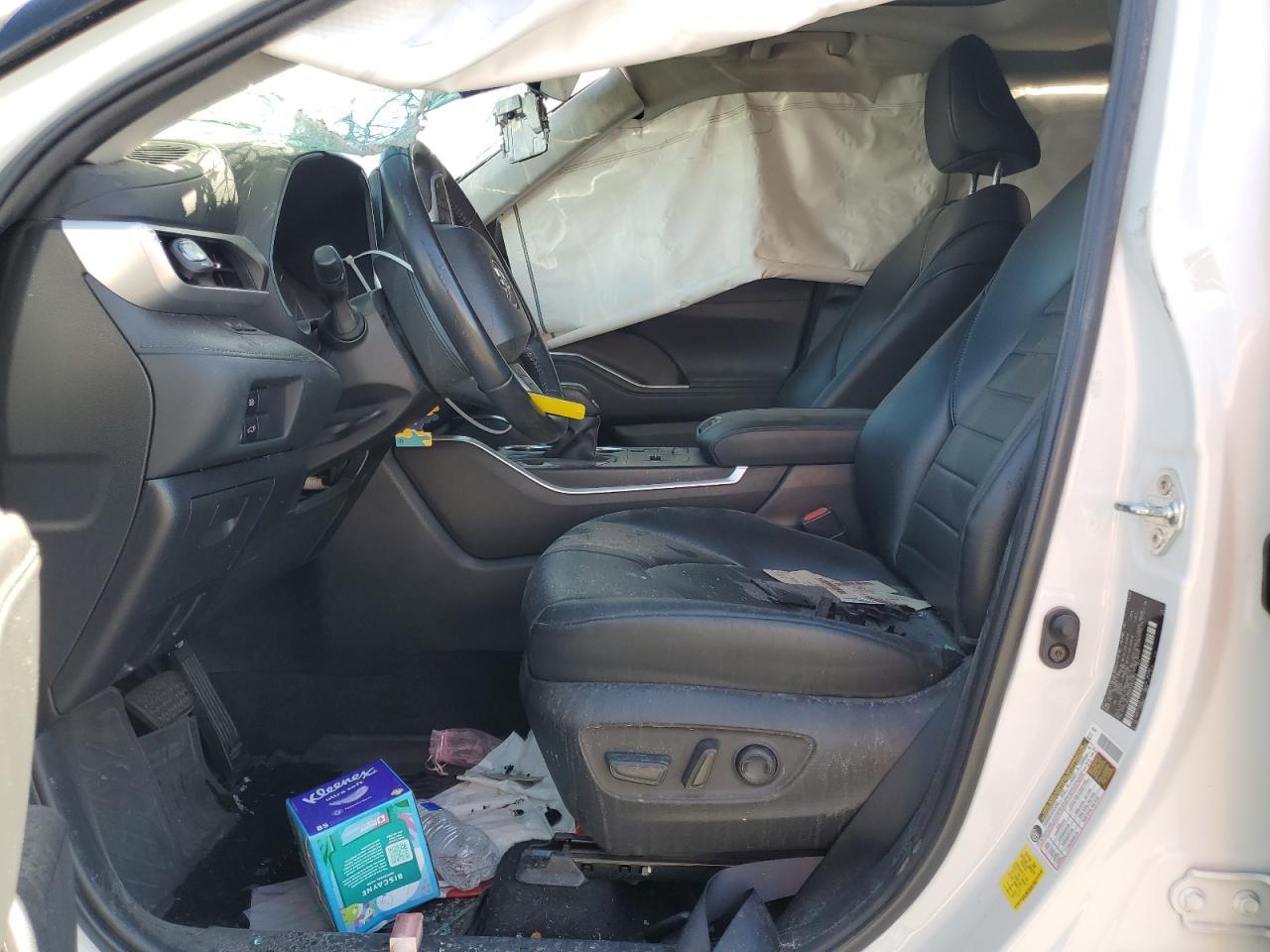 2022 Toyota Highlander - Image 7