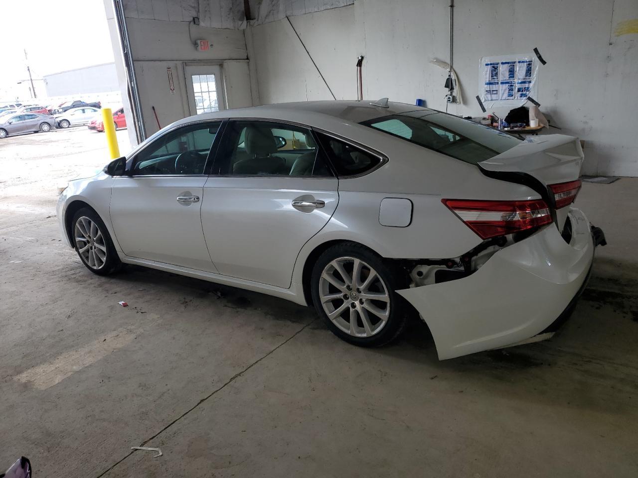 2014 Toyota Avalon Base - Image 2