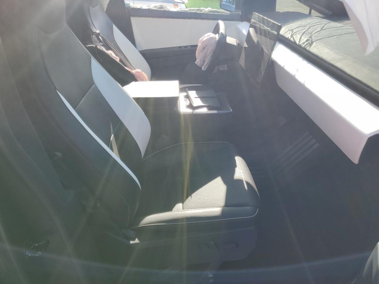 2024 Tesla Cybertruck - Image 7